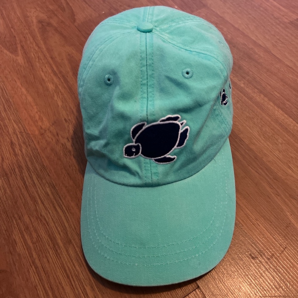 eal blue shelly cove hat. adjustable for sizing and worn a couple times